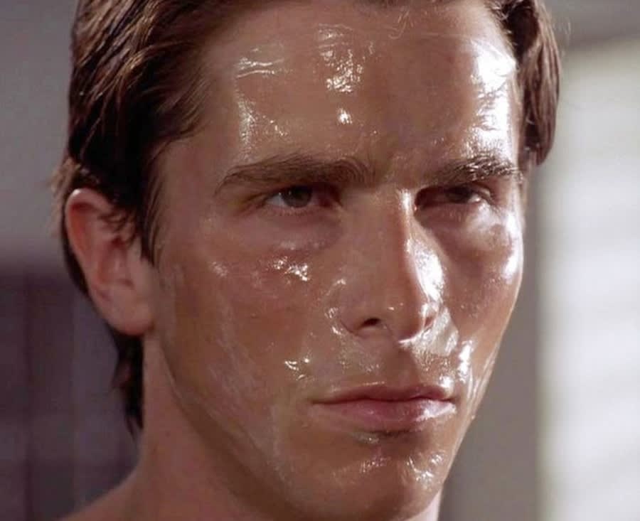 Spreading Vaseline on the Face: We Tell You if Slugging is a Good Idea for Your Skin